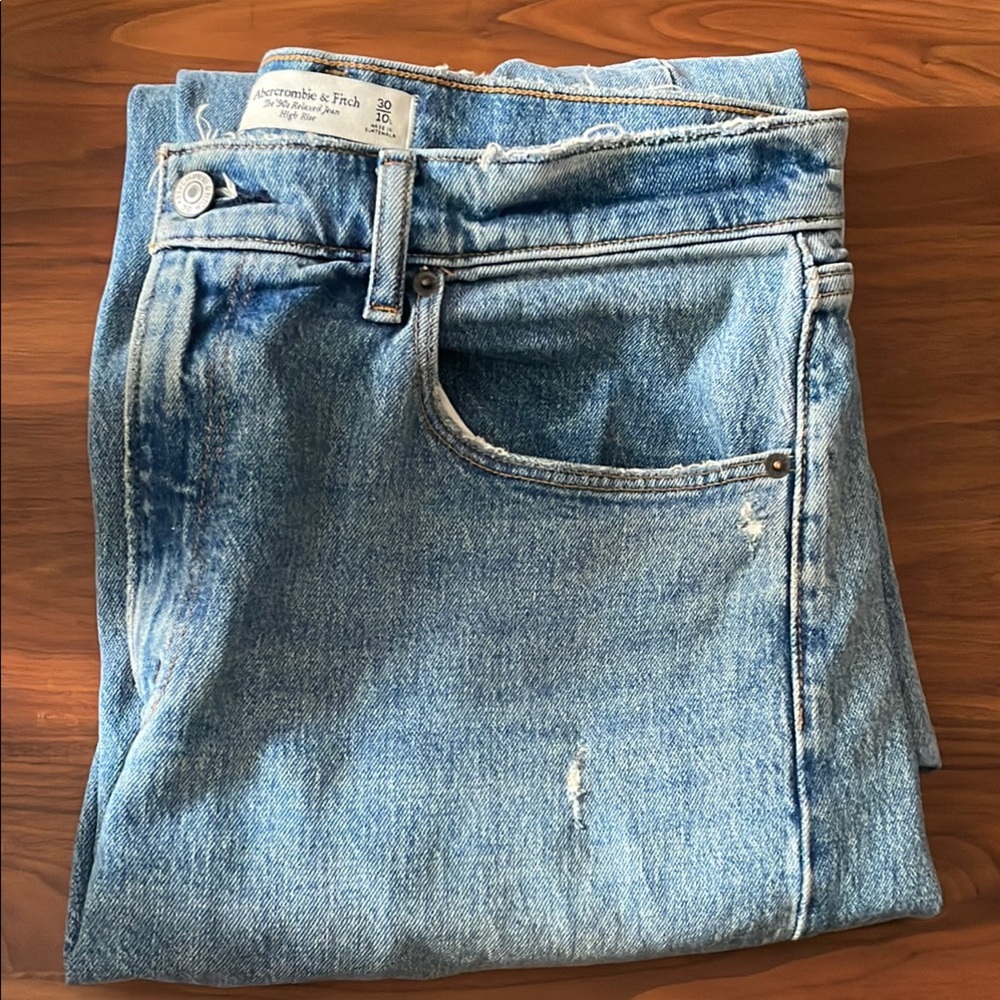 Abercrombie & Fitch High Rise 90s Relaxed Jean (30/10R)